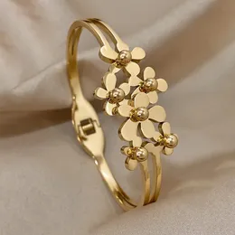 Модная стерео -цветочная манжета браслет для женщин -девочек элегантный золотой цвет цветочный декор открывает ювелирные украшения для ее 240428