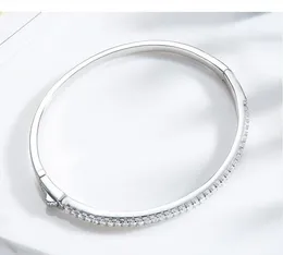 Fashion- S925 sterling silver bracelet is decorated with ROVSKI crystal inlaid hand.4313190