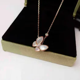 Van Cl ap classic S925 Sterling Silver Butterfly White Fritillaria Necklace Inlaid with Horse Eye Stone Collar Chain Womens Jewelry Accessories