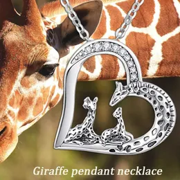 Hänge halsband zirkon dekorerad giraff familj hjärta form hänge djur halsband kvinnors barnhalsband Ny trendhalsband 2023 y240420