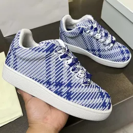 Designer Flat Bottom Thick Sole Couples Sneakers Checkered Pattern Elastic Low Top Sneakers Nylon Material Upper Patchwork Wire Mesh Lining Outdoor Tennis Shoes