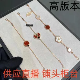 Povos Escolha para ir para a pulseira essencial Ladybird Womens van 18k Rose Gold Plated Doublesidided White com Cleefly comum