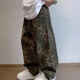 Spodnie w stylu hip hop z skakającymi retro lampartami Męskie spodnie z miękką i oddychającą tkaniną kieszenie w talii wygodne 240426