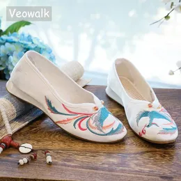 Casual Shoes Veowalk Phoenix broderade kvinnor satin bomullsslip på balettlägenheter retro damer bekväm att gå svart röd