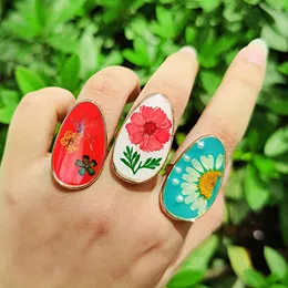 Cluster Rings KOMi Natural Dried Flower Plant Dry Real Leaf Floral Daisy Ammi Majus Resin Handmade Dripping Oil Femme Woman Ring US SIZE 7