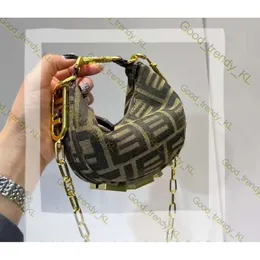 Дизайнерские Fendibags 2024 Nano FendideSigner Bag Bag Сумка для запястья Полухнуал Zip Высококачественный застежка Винтажный нижний золотой металл буква Luxurys Cross Fendisunglasses 113