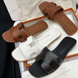 Sandals Fashion Luxury Beach Slippers Real Leather Flats Sandals Summer Shoes Loafers Gear Bottoms Slippers with Dust Bag 35-42 9A