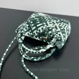 Bolsa de ombro de bolsa crossbacê pequena verde para mulheres top da linha artesanato pequeno saco de bolsa de metal com zíper, bolsa de cor de transmissão à mão