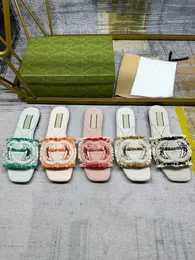Frauen flache Hausschuhe 10 mm Höhe Maxi-aus-detaillierter Detailgummi-Sandalen