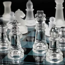 Glaschess Game Set Functional Solid Glass Chess Board med Clear Frosted Glass Pieces brädspel för barn Vuxna 240415