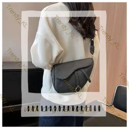 10A KVALITET KVALITA KVINNA SLADDLE HANDSBAG DESIGNER SKULDVÄSKAR KIFTERVÄGAR PU SOLID FÄRG DIAGONAL CLASSIK BELK KÄNNING LÄDER LÄDER PURSE MESSENGER 151