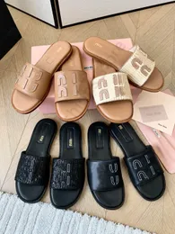 Miui Designer Sandalen Maultier Kokosblatt Faser Faser strukturierter Stoff Flat Schuhe Frauen Schuhe Sommer Strand gewebt Slipper Mode Open Toe Flip Flops