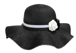 Women Designer Triangle Letter Straw Hat z białym kwiatem dżentelmeni