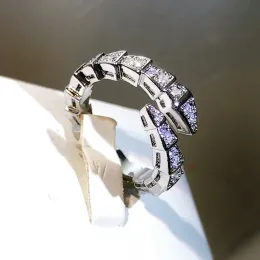 2024 mody projektantki węża pierścionka otwarty rozmiar prosty diamentowy kryształ lśniące pierścienie miłosne biżuteria dla kobiet