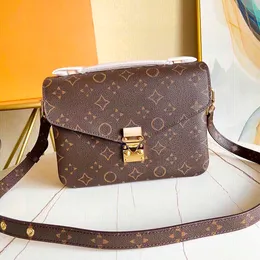 Klasik Flep Luxury City Tasarımcı Messenger Çanta Omuz Omuz Kadın Deri Crossbody Telefon Debriyaj Çanta Kayışı Adam Tote Çanta ve Çanta 7a Kalite Seyahat Zarf Çantaları