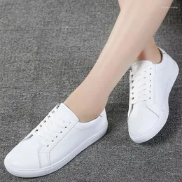 Scarpe per il fitness 2024 Donne Sneaker vulcanied Sneaker Flat Up femmine femminile studentessa Genuina in pelle vera cucitura bianca morbida 35-40