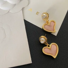 Brincos de ouro de 18k de luxo designer de marca com design rosa em forma de coração brincos de alta qualidade em forma de alta qualidade incrustada com caixa de brinco romântica para presentes de amor