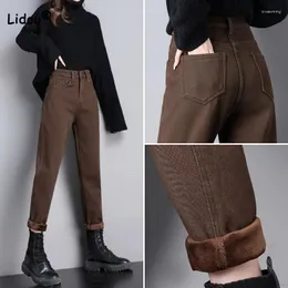 Женские брюки корейский бархатный бархатный карманы джинсовая ткань 2024 Женщины утолщен осенний зимний кофе коричневый пуговица прямая трубка гарем