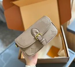 Tasarımcı Pochette Baget Çanta Lüks Kadınlar Erkek Debriyaj Cüzdanları Totes Diane Çanta Flep İki Omuz Kayışı Moda Orijinal Deri El Çantası