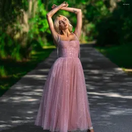 Sukienki imprezowe Uzn Starry Pink Prom Sukienka Sweetheart Pleats Glitter Tiul Gown Regulowane paski spaghetti z kościami