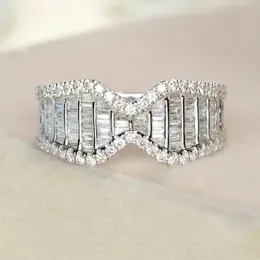 2024 Ins Top Sell Wedding Rings Luxury Jewelry 925 Sterling Silver Fill Princess Cut White 5a Cubic Zircon CZ Diamond Gemstones女性エンゲージメントボウリングギフト