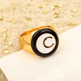 2024 Роскошное качественное кольцо панк -полоса с белым и черным цветом в 18к золото.