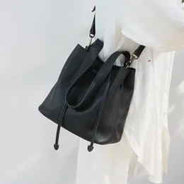 Torby na ramię twoje sezon oryginalne skórzane crossbody wszechstronne wiadro dla kobiet 2024 Casual Nature Cowhide torebka dziewcząt