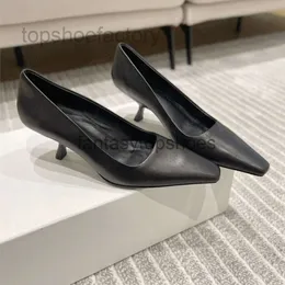 The Row Brand Designer Heels TR Sapatos Sapatos High Shoes High Fashion Fashion Ponto do escritório Partido de carreira Black Nude de couro Pigalle Vestido