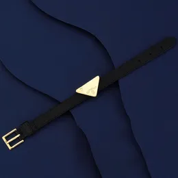 Pulseira de designer Pradd Triangle Leather Bracelet Motor de quatro cores da moda Bracelete unissex de alta qualidade.
