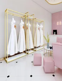 Gelinlik rafı yüksek sınıf ekran çerçevesi ticari mobilya zemin tipi altın özel stüdyo elbiseler raf demir giyim mağazası 6907539