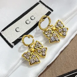 Toppstilar designer örhängen diamant stud fjäril kristall örhänge märke bokstav 18k guld rostfritt stål män kvinnor bröllop smycken gåvor