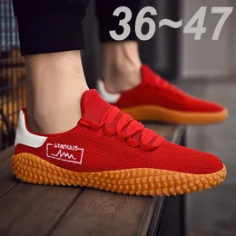 Coppia di scarpe casual 36-47 Fashion Mens Designer Designer Running Sneaker Man traspirante sport da tennis coreano per uomini che allenano stivali