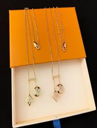 Europe America Fashion Lady Women mässing Full Diamond Double Mos Four Leaf Flower Graved V 18K Gold Chain Necklace 2 Color7071698