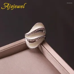 Klastrowe pierścionki AjoJewel Unikalny duży stylowy pierścień z białym kamiennym biżuterią palcem