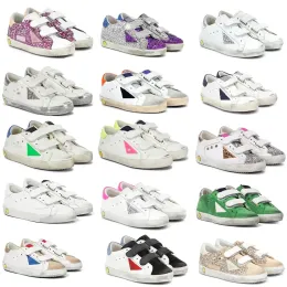 Scarpe casual per bambini di dimensioni bianche classiche do-old sporco gancello dorato gancio sneakers in pelle per lettere in metallo da scarpe super stella