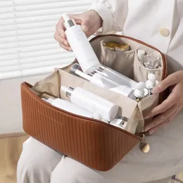 女性用の大型旅行化粧品バッグPUレザーメイクアップオーガナイザー女性トイレタリーバッグ
