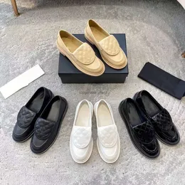 Designer balettlägenheter loafers för kvinnor mode mångsidiga lyxiga svarta små läderskor runt tå tjock sula slip-on loafers äkta läder