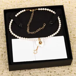 2024 Collana a sospensione per incantesimi di qualità di lusso con forma al cuore di colore bianco e diamante scintillante in oro 18k placcato con francobolli Pearl PS3559B