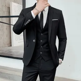 Allinone Casual Suit Mens Threepiece Springsummer Slimfit Formell klänning Business Career Groom Man Wedding 240430