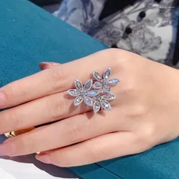 Cluster Rings Abutterfly 18K Белое золото 2CT натуральное бриллиантовое цветочное кольцо женское кольцо.