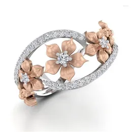 Anelli a grappolo che vendono anello di micro intarsio di separazione a colori europei e americani per donne con diamante di fiori in oro rosa