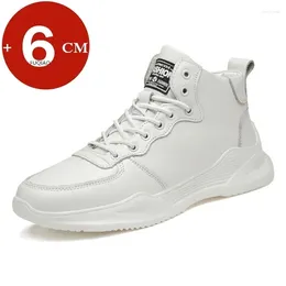 Buty swobodne Wysokiej jakości mężczyźni Sneakers Winda na wkładkę 6 cm biały czarny Wyższy Mężczyzna Rekody w modnym sportowym sporcie