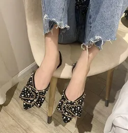 Casual Shoes mode Pearl Flats Party Spring Summer Pointed Toe Slip On Sexy Lady Loafers Sandaler Rhinestones Women Flat Heel Crystal