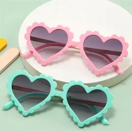 Love Heart Shape Sunglasses Sun Colors Cardas Filhos ao ar livre Personalidade Lindo personalidade Shooting Girl Classic menino 240423