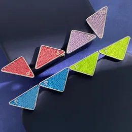 Модные дизайнеры раскрашенные серьги для глазурки бренд женские ушные шпильки 5 цветов.