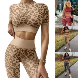 Kadınlar İki Parçalı Pantolon 2024 Kadın Moda Seksi Leopar Baskısı 2 PCS Yoga Seti Spor Salonu Şok geçirmez Spor Sütun Sütun Taytları Çalışıyor