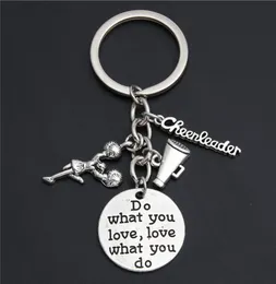 10pccheerLeader Keychain Drużyna Charms Keyring Teenager Gift Breychainslanyards Upuść biżuterię E20341290709