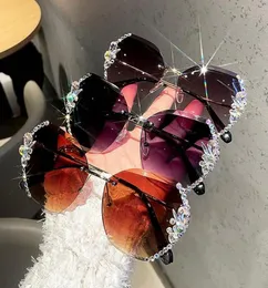 Okulary przeciwsłoneczne Gradient soczewki bez obręczy Summer Uv400 Eyewear 2021 EST Trendy Women Bling Rhinestone Sun Glassess8051265