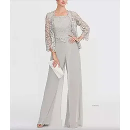 Elegant Chiffon Mother of the Bride Pants Suit With Short Lace Jacket Billiga bröllop Gästklänningar Kvinnor Beach Country Party Wear 0431