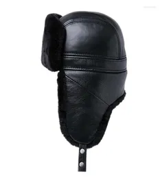 ベレー帽2022男性用の冬の爆撃機カウハイドレザーロシアの帽子ブランド品質本物の毛皮の耳を保護するushanka cap7922942